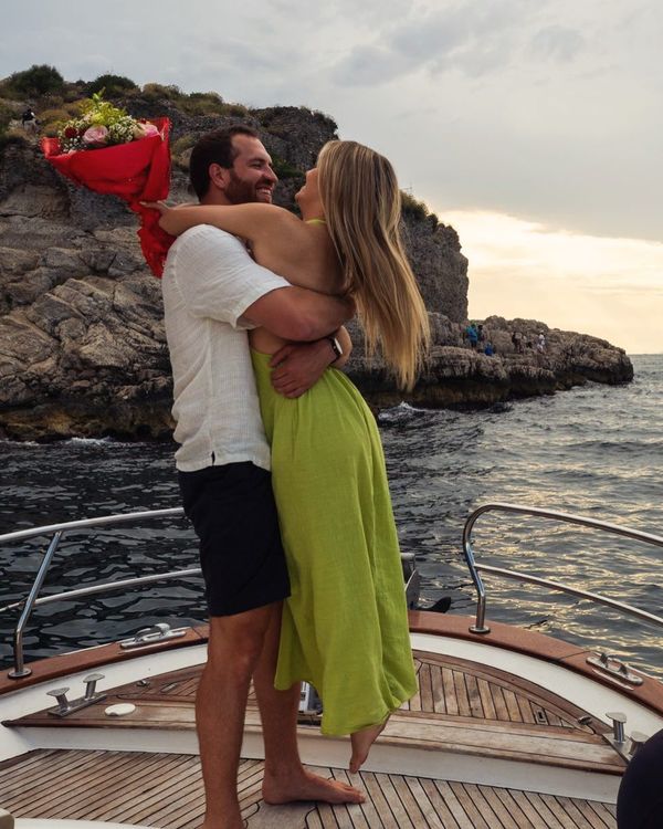 She said YES! 💍✨. Nothing will ever top this moment. Floating on the crystal-clear waters of the Sorrento Peninsula, right in front of the historic Bagni della Regina Giovanna. 🌊✨The sun dipping below the horizon, painting the sky in shades of gold and pink. A flower bouquet in her hands, a glass of cold Prosecco to toast their forever 🥂💐Here’s to love, sunsets, and the beginning of their greatest adventure yet. ❤️🇮🇹. 🌐www.sunrisesorrento.com
📩info@sunrisesorrento.com
📱+39 334 994 0458 #sorrentocoast #weddingproposal #shesaidyes #boat #boattour