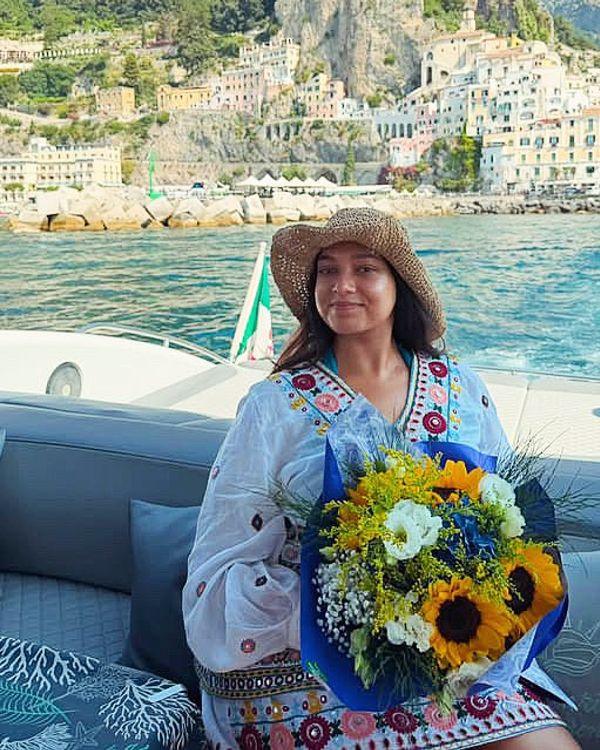 What’s better than celebrating your birthday with a stunning boat tour from Amalfi to Capri? 🌊✨. Cruising on board the luxurious Princess V55, surrounded by beautiful flowers, a traditional Torta Caprese, endless love, and the deep blue sea. Truly something special. 🎂❤️🛥️ 🌐www.sunrisesorrento.com
📩info@sunrisesorrento.com
📱+39 334 994 0458 #birthdayvibes #capri #amalfi #summerinitaly #travelitaly