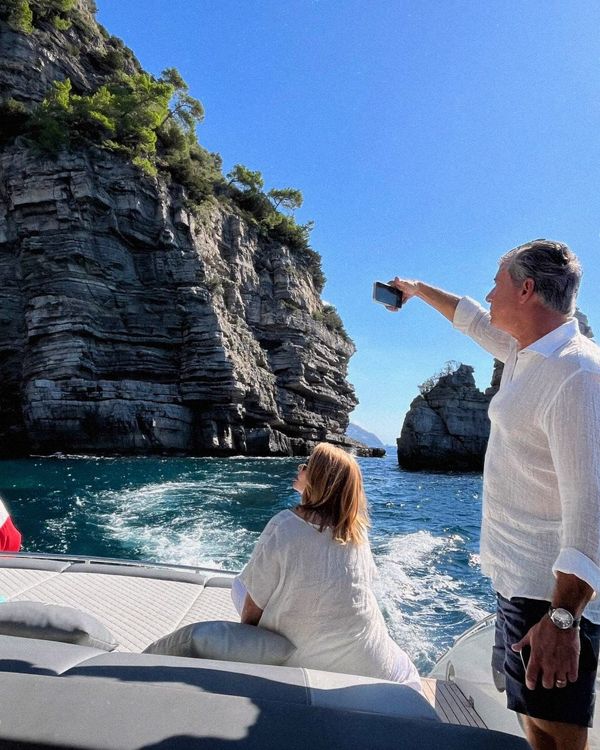 🌊🔱Did you know there’s a hidden slice of paradise along the Amalfi coast?
Between Sorrento and Positano lies the breathtaking Tordigliano beach, a wild and untouched beach reachable by sea… and just nearby, the iconic rock known as Scoglio del Germano rises from the crystal clear waters like a secret waiting to be discovered.
Explore these hidden gems with our boat tours, swim in turquoise waters and experience the coast from a truly unique perspective.
Because the best places… aren’t always on the map!
🌐www.sunrisesorrento.com
📩info@sunrisesorrento.com
📱+39 334 994 0458 #amalficoast #luxuryexperience #italytravel #privateboattour #positano