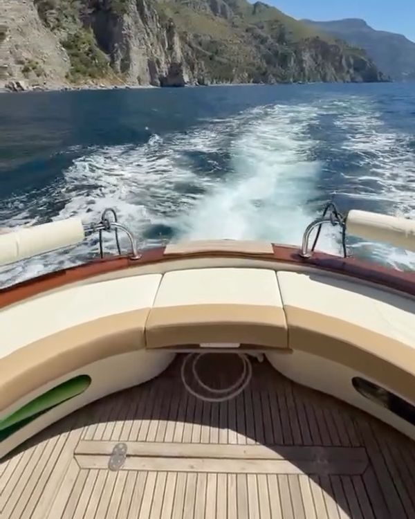 Head over heels for these waters!
Why haven’t you jumped into the blue yet? 🌊💙. 🌐www.sunrisesorrento.com
📩info@sunrisesorrento.com
📱+39 334 994 0458 #visititaly #boattrip #capri #amalficoast #summerinitaly