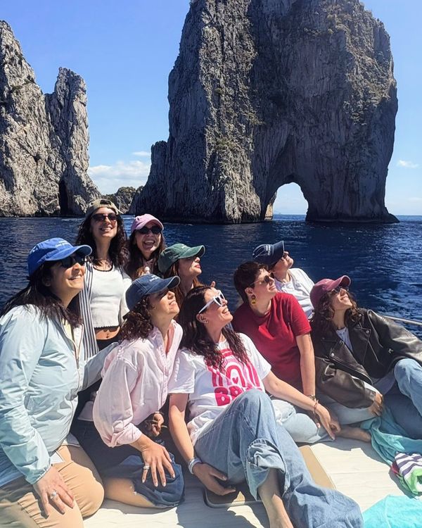 Pop the bubbly, she’s getting a hubby!🥂💫 There’s no better way to celebrate a Bachelorette than cruising around Capri with us 🌊. Our secret ingredient? Chilled Prosecco and our signature deli platter - a total must-have that our guests absolutely adore! 🥓🧈 Ready to make some waves?❤️🛥️. 🌐www.sunrisesorrento.com
📩info@sunrisesorrento.com
📱+39 334 994 0458 #capri #bacheloretteparty #italianfood #boat #bridetobe