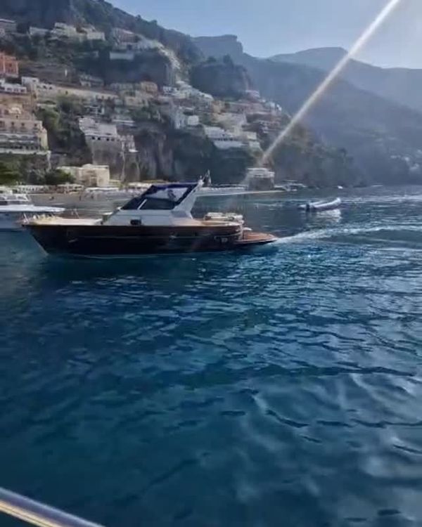 You found where love is really in the air… and on the water!
There’s no magic quite like the Italian coast from the deck of a private boat. Ischia, Procida, Amalfi, Positano, Capri…your dream summer starts here. ☀️🎉🍋🍾 Ready to fall in love with Italy all over again?
🌐www.sunrisesorrento.com
📩info@sunrisesorrento.com
📱+39 334 994 0458 #capri #positanovibes #boatlife #travelitaly #ischia