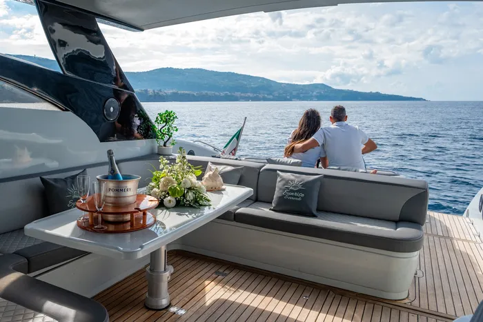 Book your Dream Boat Tour in Advance 15% OFF!